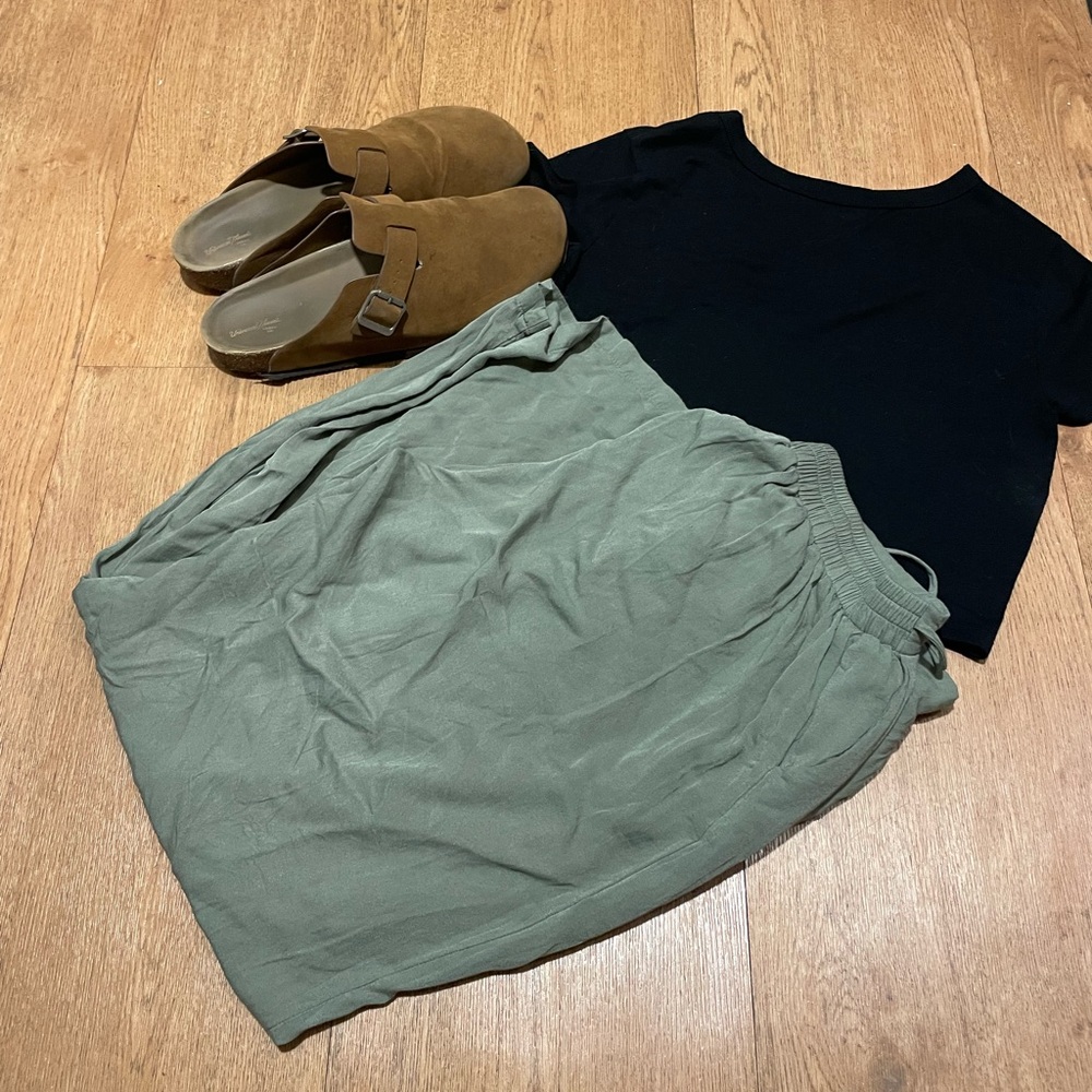 Tall wide leg green pants